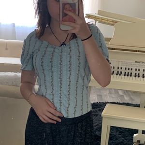 blue floral lettuce end top